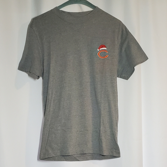 Chicago Bears Santa Hat Christmas T-Shirt - Picture 5 of 5